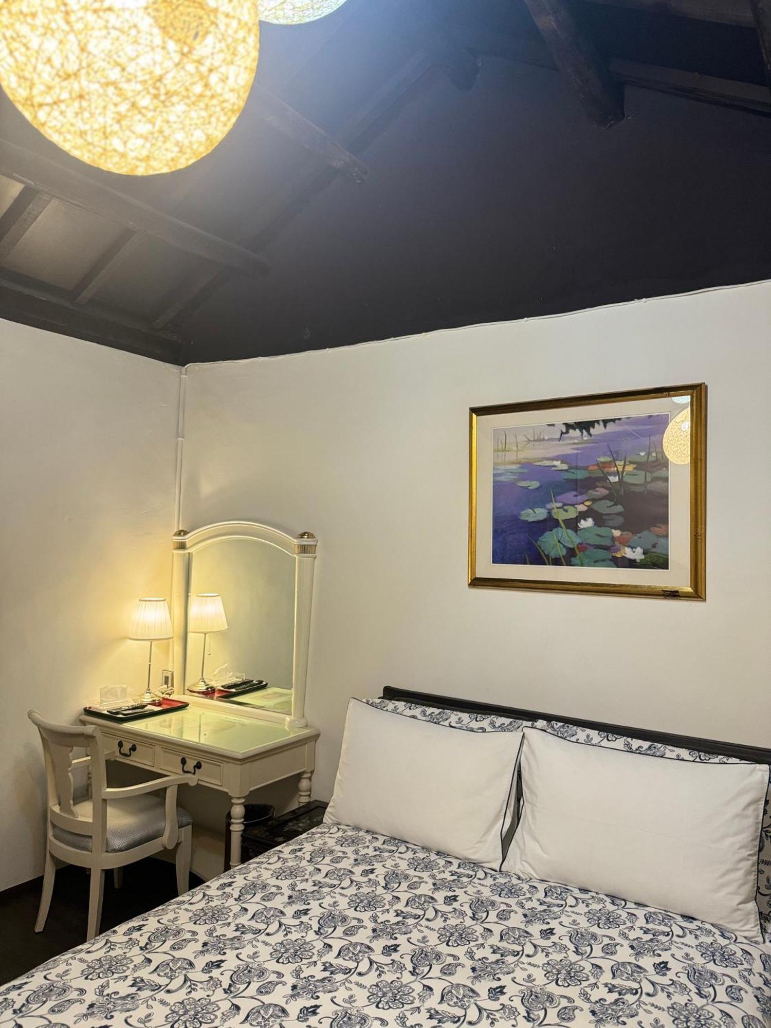 Naval Bureaucracy Apartment เกาสง ภายนอก รูปภาพ